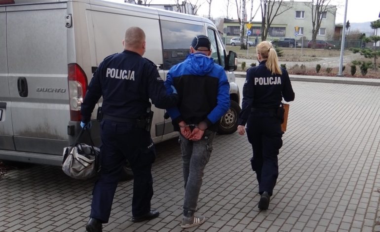 Poszukiwanego policja znalazła w… szafie! 33-latek zatrzymany w Lęborku