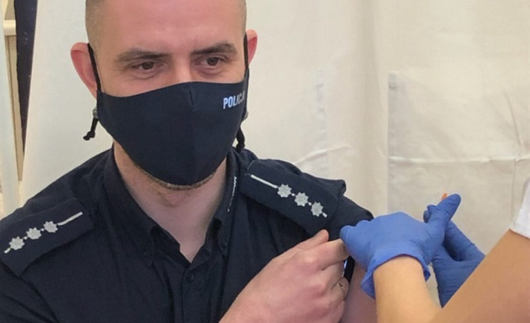 Lęborscy policjanci szczepią się przeciw COVID-19