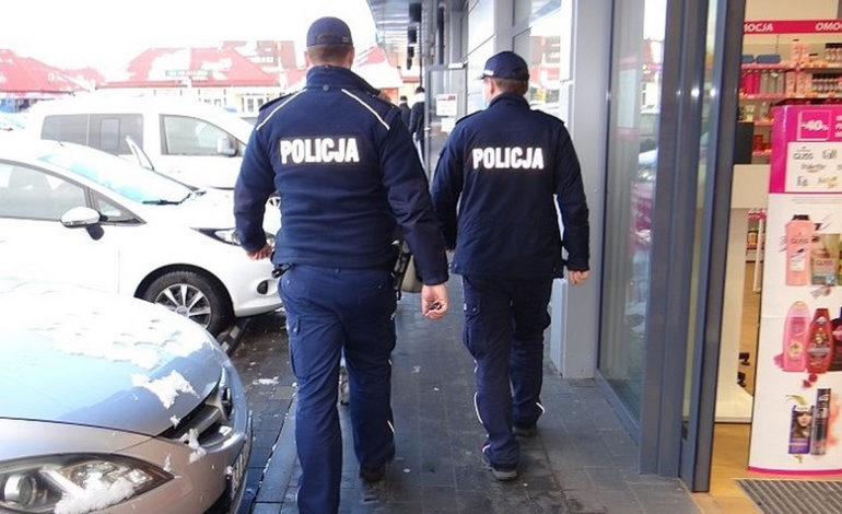 Lęborscy policjanci dzielnie walczą z COVID-19. Ponad 200 kontroli i 100 interwencji