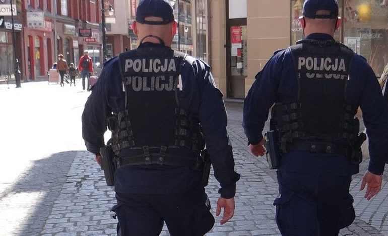 Pracowita majówka lęborskich policjantów. Ponad 300 razy sprawdzali przestrzeganie obostrzeń