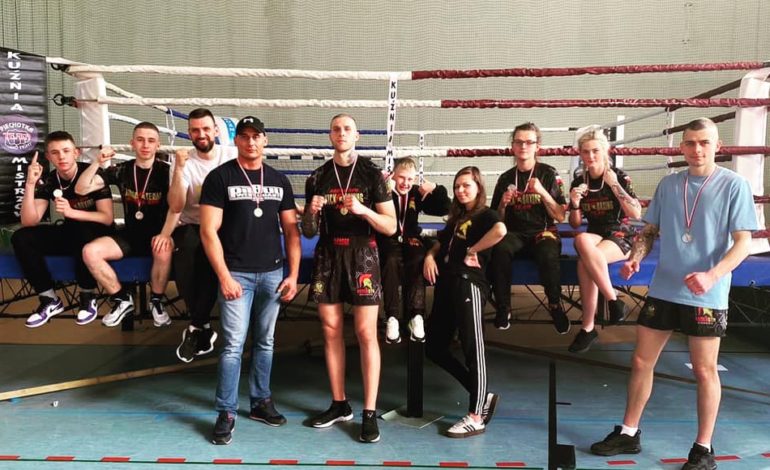Dziewięć medali dla Agoga Gym Lębork! Lęborczanie na Mistrzostwach Polski Północnej w Kickboxingu
