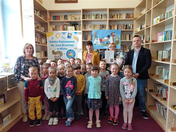 Muminki przywitały Charbrowskie przedszkolaki w Bibliotece Szkolnej w Wicku