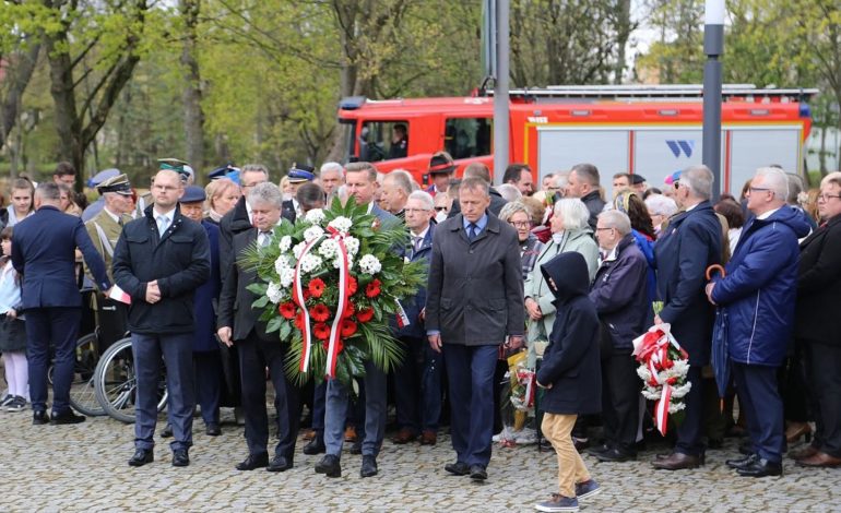 Fotorelacja z 231 rocznicy uchwalenia Konstytucji 3 Maja w Lęborku i Dnia Flagi RP