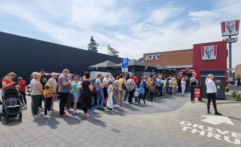 [ZDJĘCIA] Wielkie otwarcie KFC w Lęborku. Na mieszkańców czeka promocja!