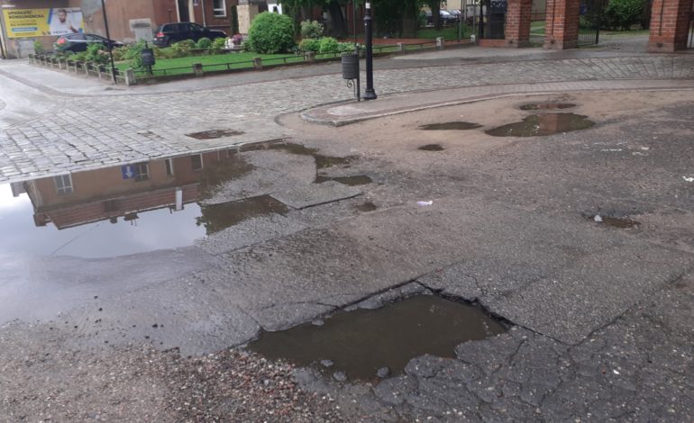 Ubytki asfaltu na drogach naszego miasta – jest reakcja.