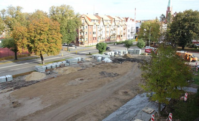 Przy ul. Konopnickiej i Alei Wolności powstaje duży  parking dla mieszkańców