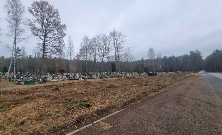 Cmentarz przy ul. Kaszubskiej zmienia swoje oblicze [zdjęcia]