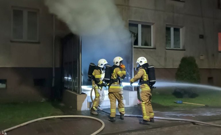 Pożar w Łebuni, sześć jednostek straży pożarnej w akcji… 
