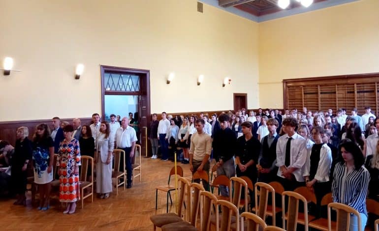  Młodzi mieszkańcy powiatu lęborskiego wrócili dzisiaj do szkół [Zdjęcia]
