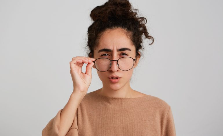Astygmatyzm – niepewny los okularów