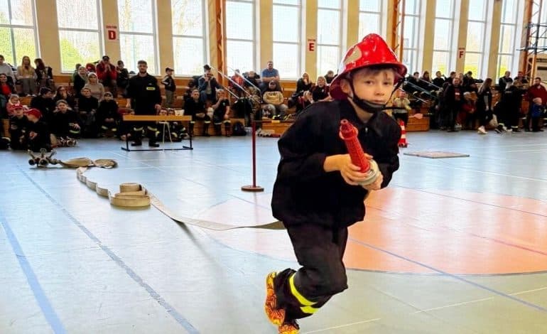  Zacięta rywalizacja młodych strażaków [Zdjęcia]