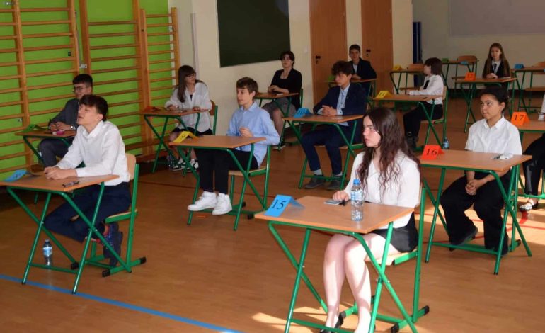  Egzamin ósmoklasisty. 125 uczniów z Lęborka sprawdza swoją wiedzę